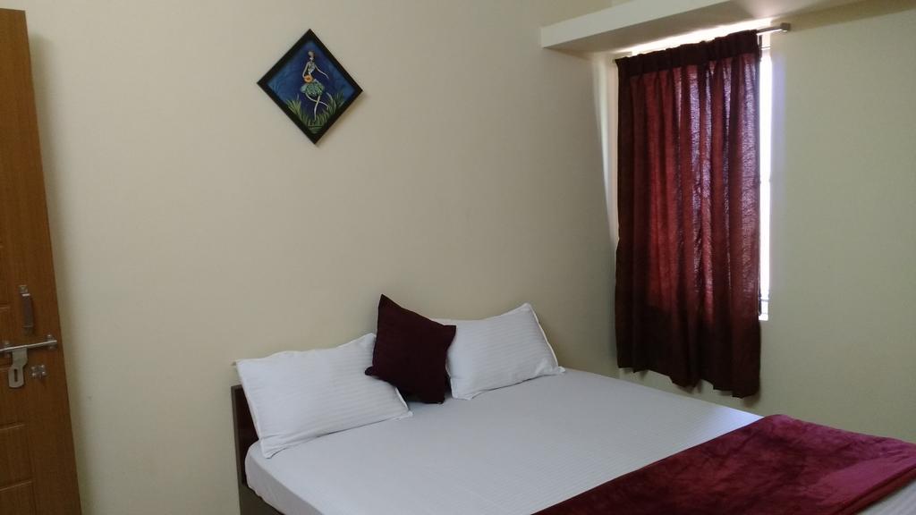 Jp Nivaas Guest House Мейиладутерай Экстерьер фото