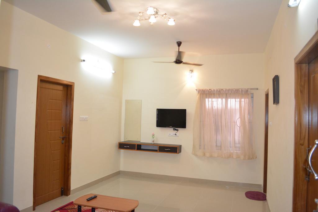 Jp Nivaas Guest House Мейиладутерай Экстерьер фото